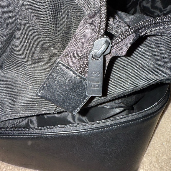 Beis Weekender Bag - Picture 3 of 7